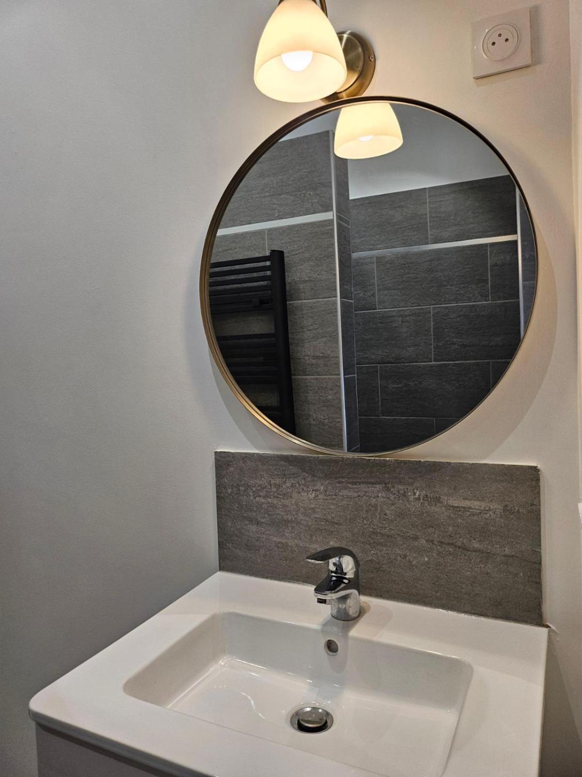Agreable Logement Avec Terrasse Saint-Victoret 外观 照片